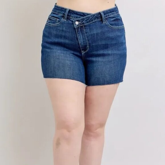 Judy Blue Plus Size High Waist‎ Criss-Cross Waistband Denim Shorts - Picture 1 of 10